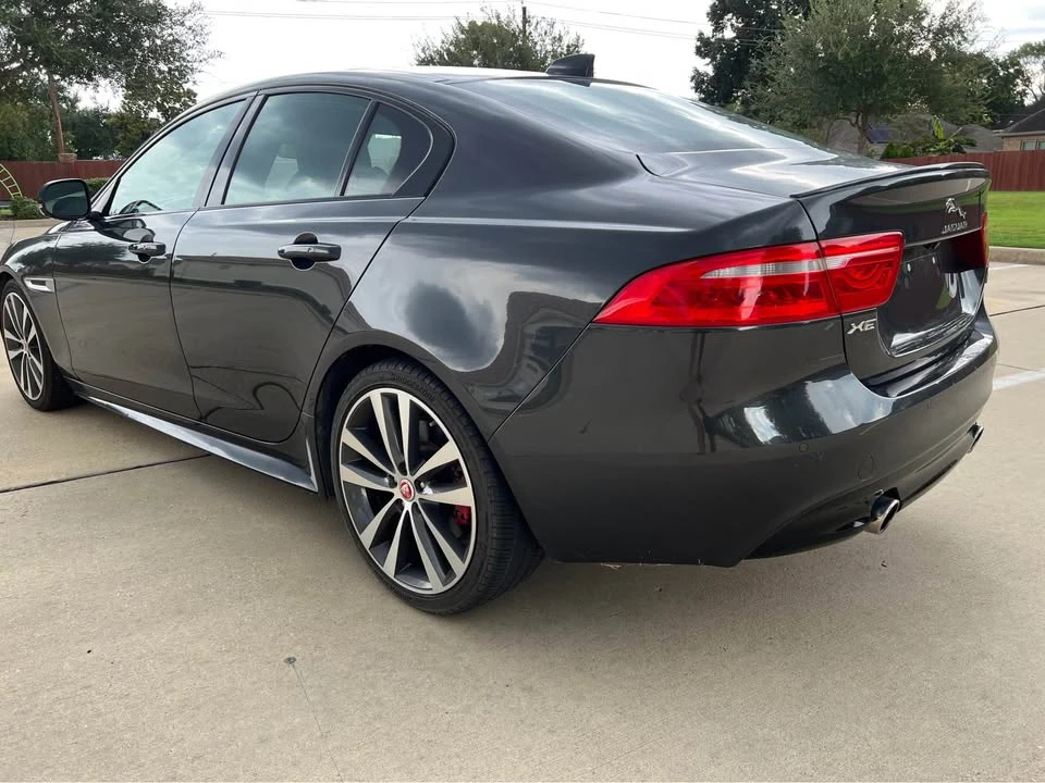 2019 Jaguar XE - Image 4 of 18