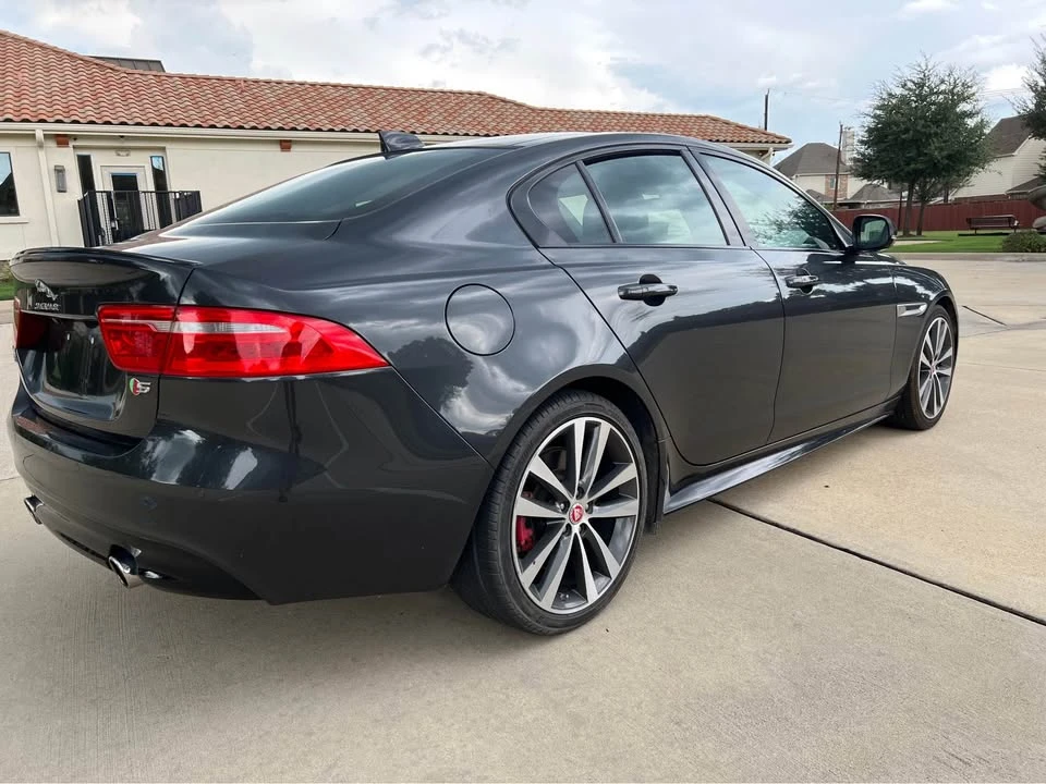 2019 Jaguar XE - Image 5 of 18