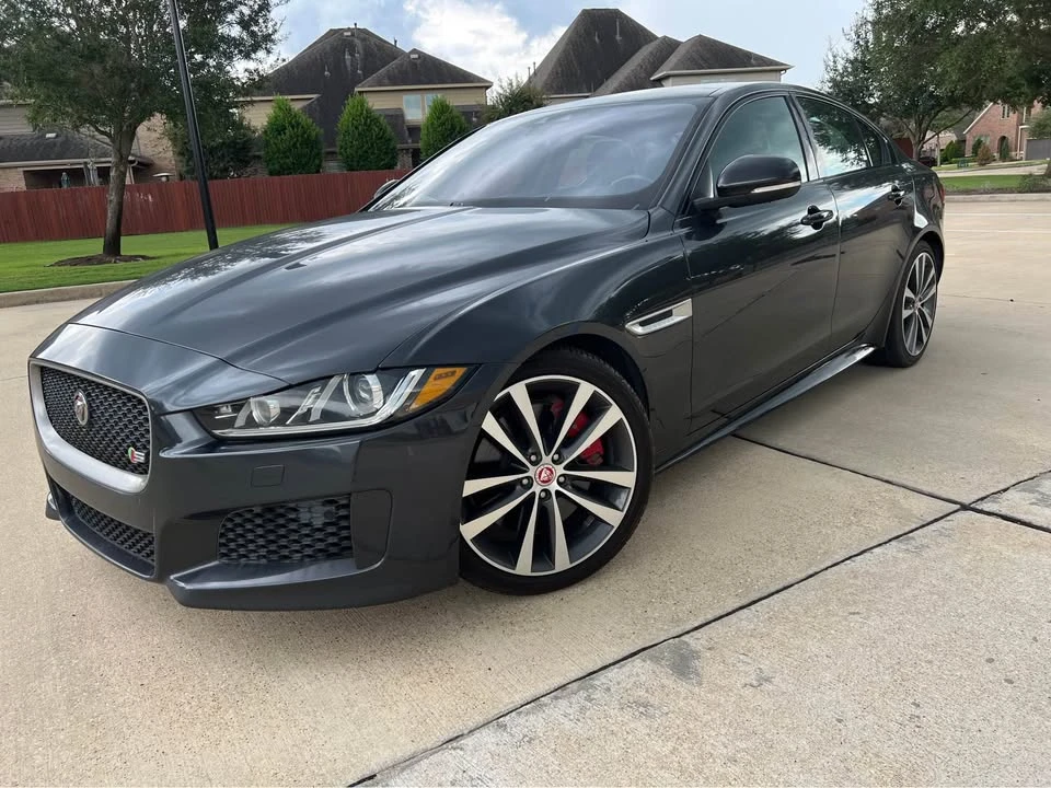 2019 Jaguar XE - Image 3 of 18