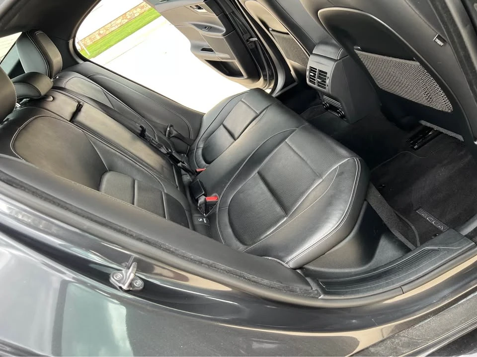 2019 Jaguar XE - Image 8 of 18