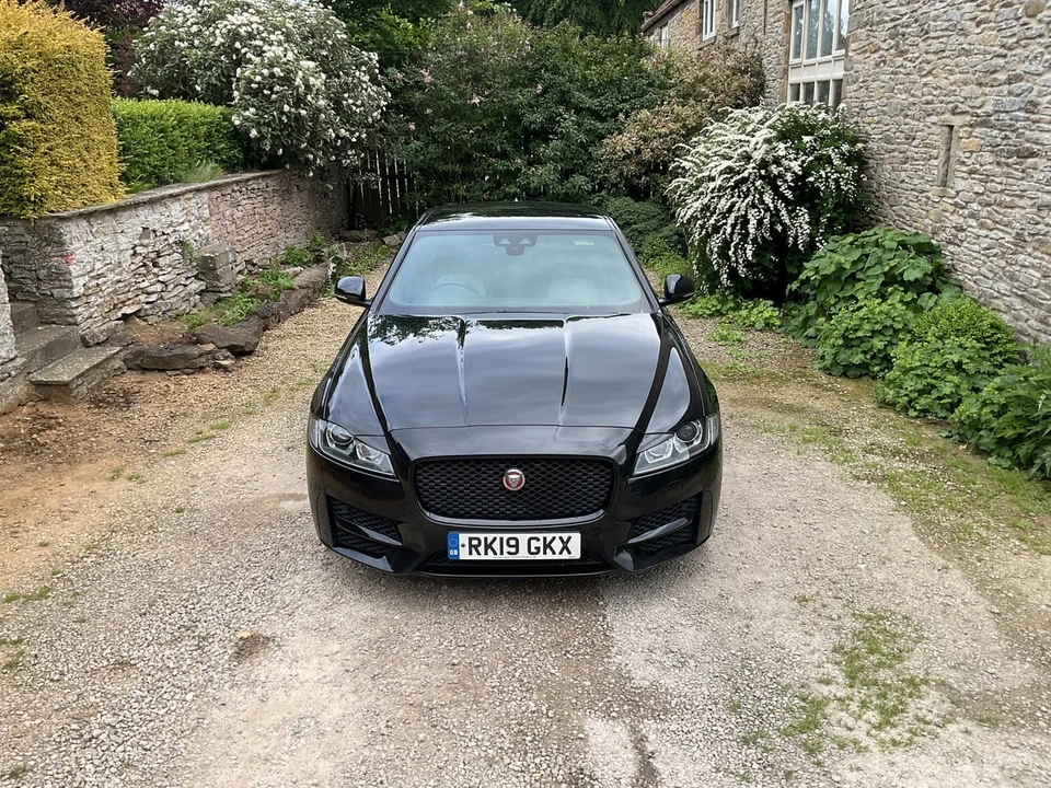 2019 Jaguar X260 XF - Image 2 of 30