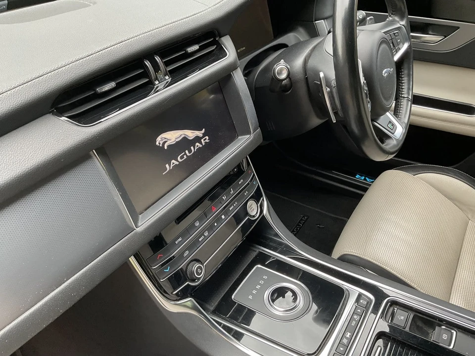 2019 Jaguar X260 XF - Image 23 of 30