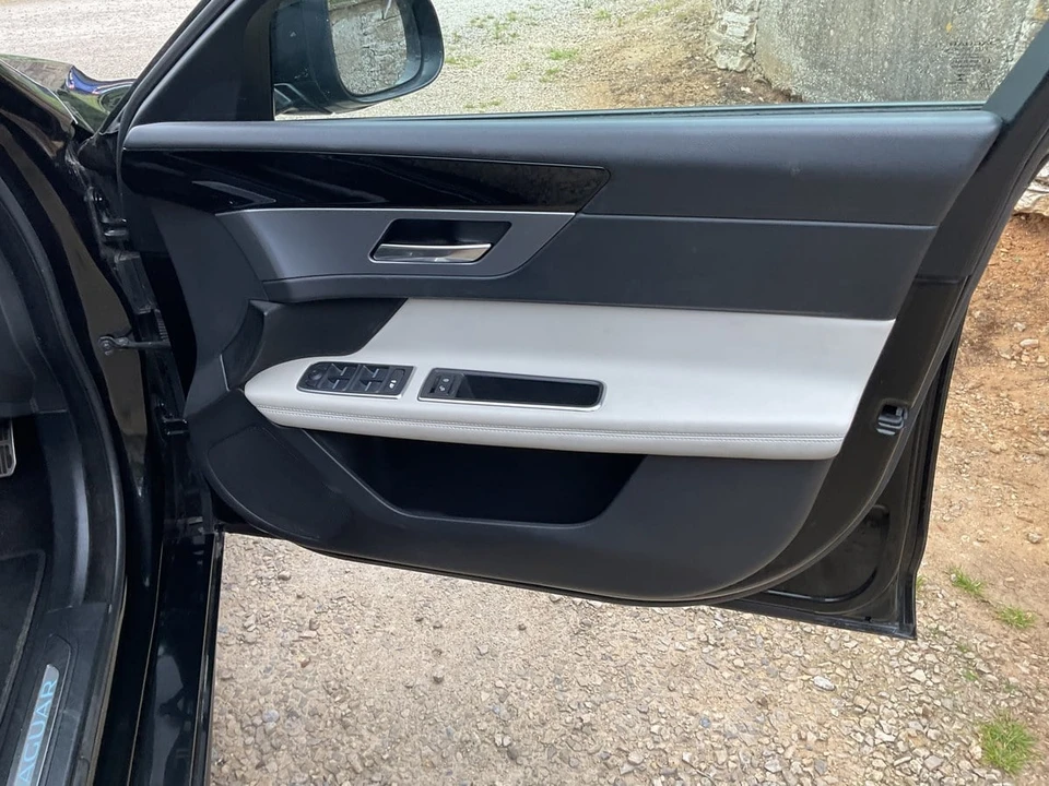 2019 Jaguar X260 XF - Image 25 of 30