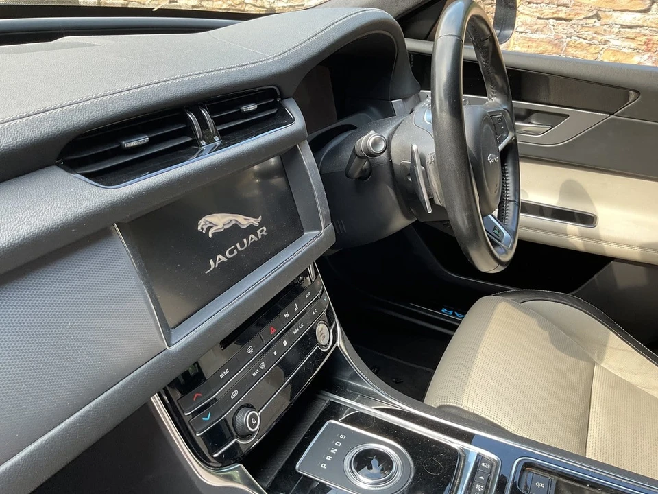 2019 Jaguar X260 XF - Image 14 of 30