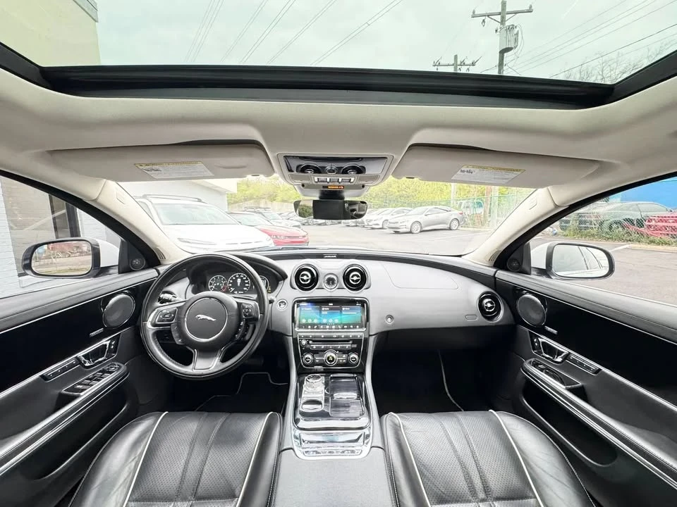 2019 Jaguar X351 XJ - Image 9 of 19