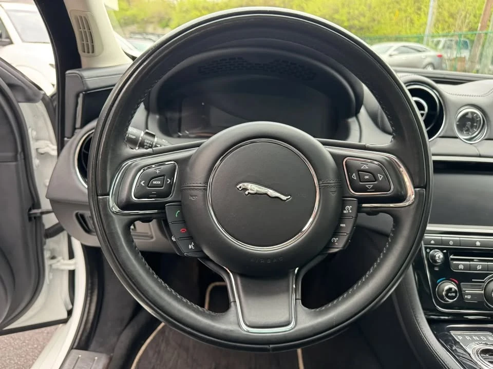 2019 Jaguar X351 XJ - Image 10 of 19
