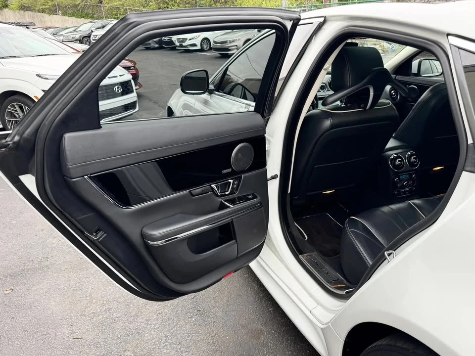 2019 Jaguar X351 XJ - Image 16 of 19