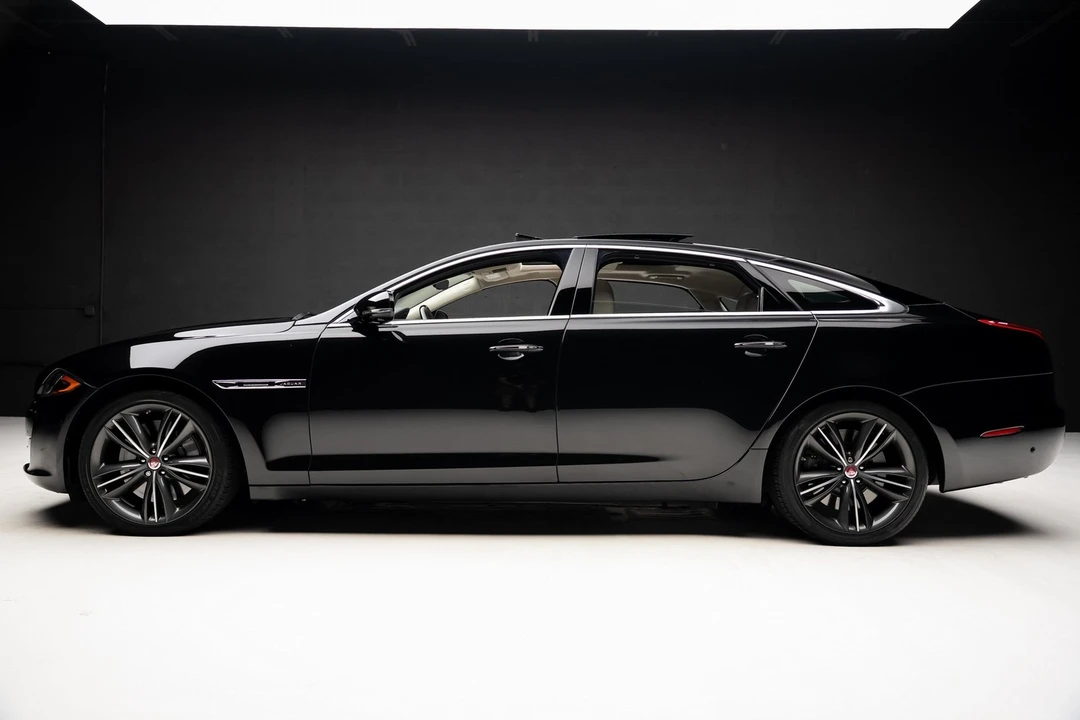 2019 Jaguar X351 XJ - Image 17 of 21