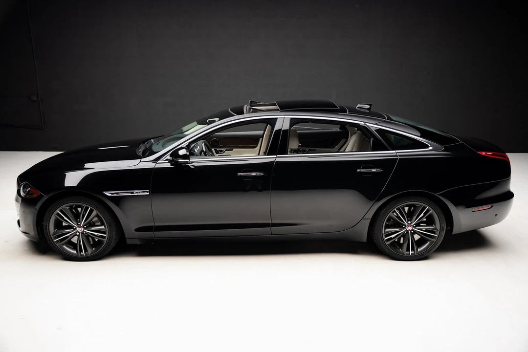 2019 Jaguar X351 XJ - Image 16 of 21