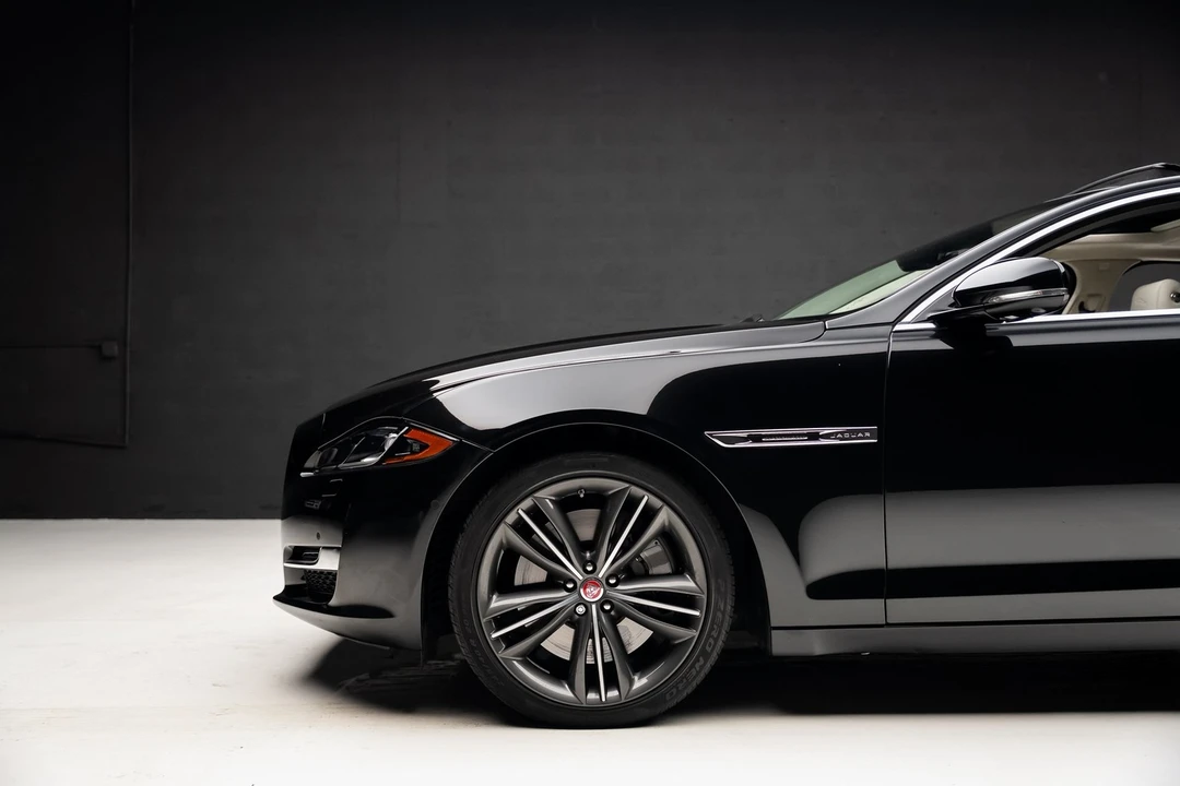 2019 Jaguar X351 XJ - Image 18 of 21