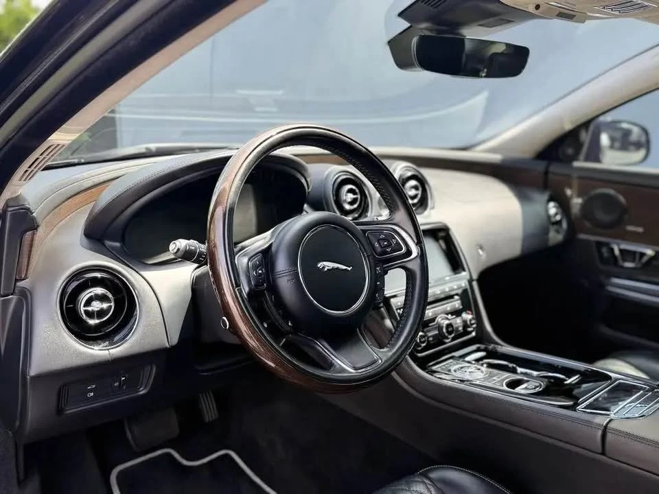 2019 Jaguar X351 XJR - Image 7 of 18