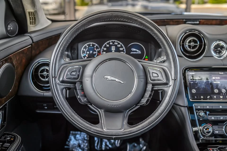2019 Jaguar X351 XJ - Image 8 of 20