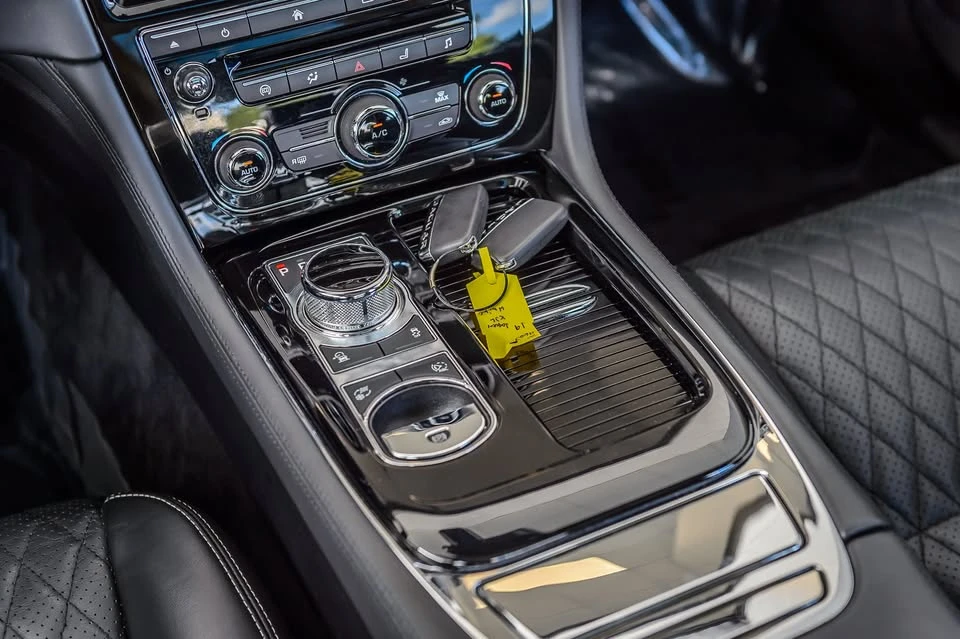 2019 Jaguar X351 XJ - Image 11 of 20