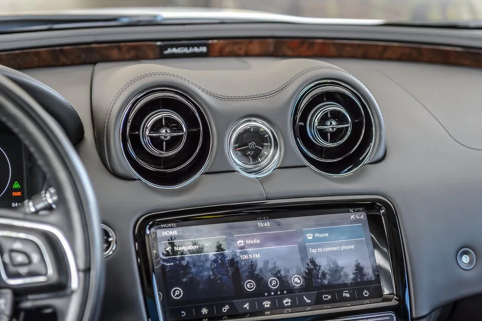 2019 Jaguar X351 XJ - Image 9 of 20