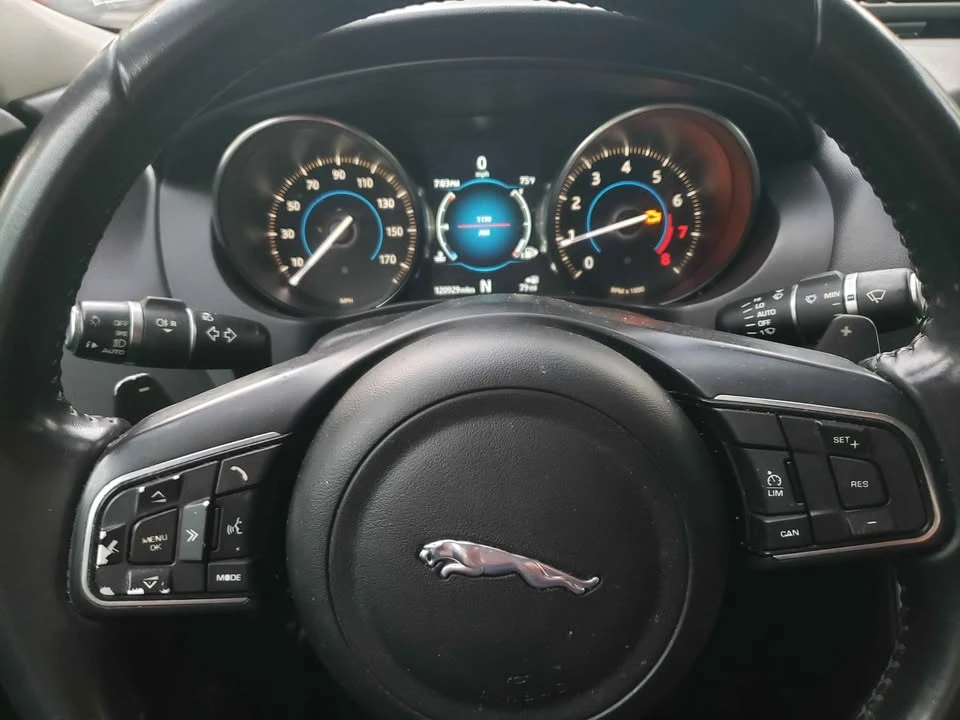 2019 Jaguar XE - Image 15 of 18
