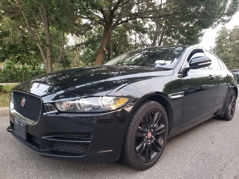 2019 Jaguar XE - Image 2 of 18