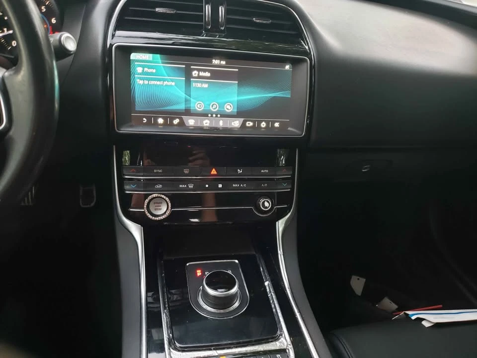 2019 Jaguar XE - Image 14 of 18