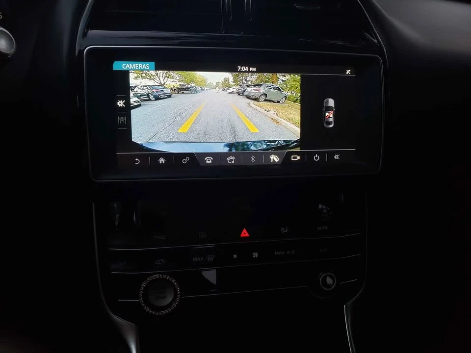 2019 Jaguar XE - Image 16 of 18