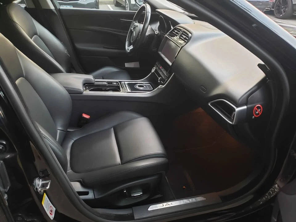 2019 Jaguar XE - Image 8 of 18