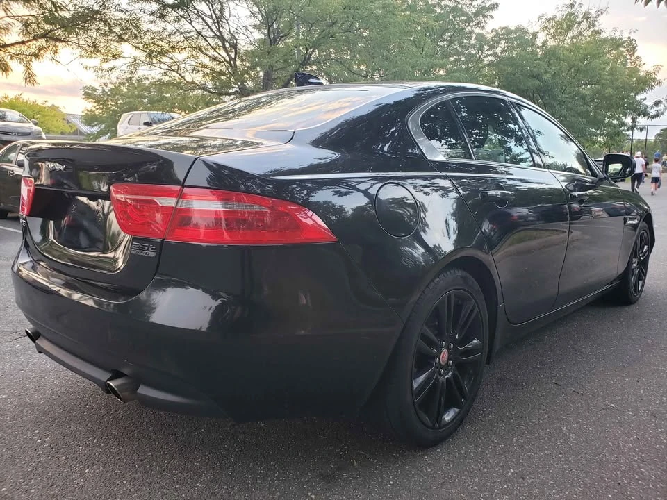 2019 Jaguar XE - Image 5 of 18
