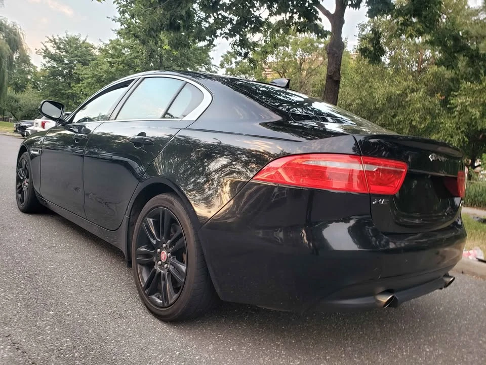 2019 Jaguar XE - Image 6 of 18