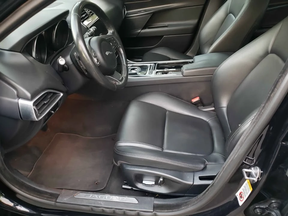 2019 Jaguar XE - Image 7 of 18