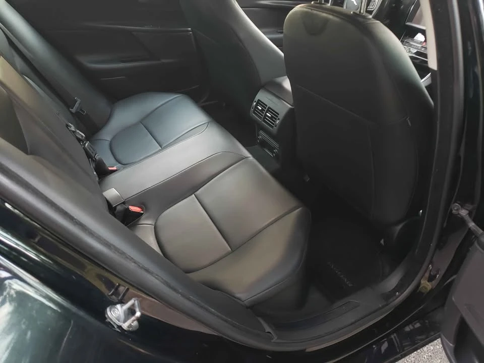 2019 Jaguar XE - Image 11 of 18