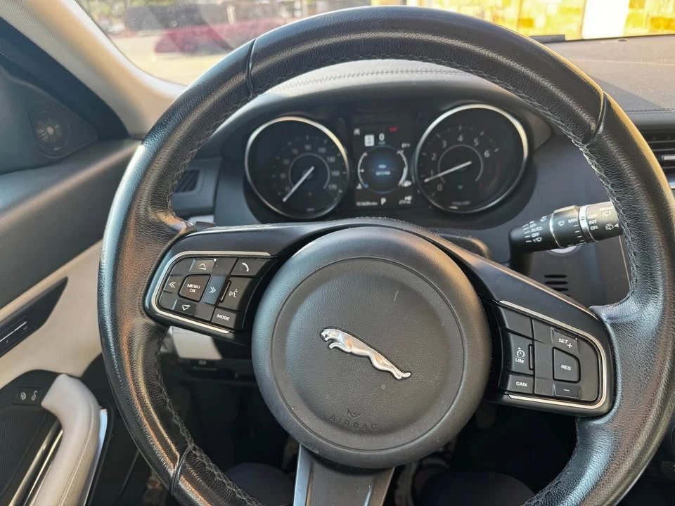 2019 Jaguar E-Pace - Image 17 of 18