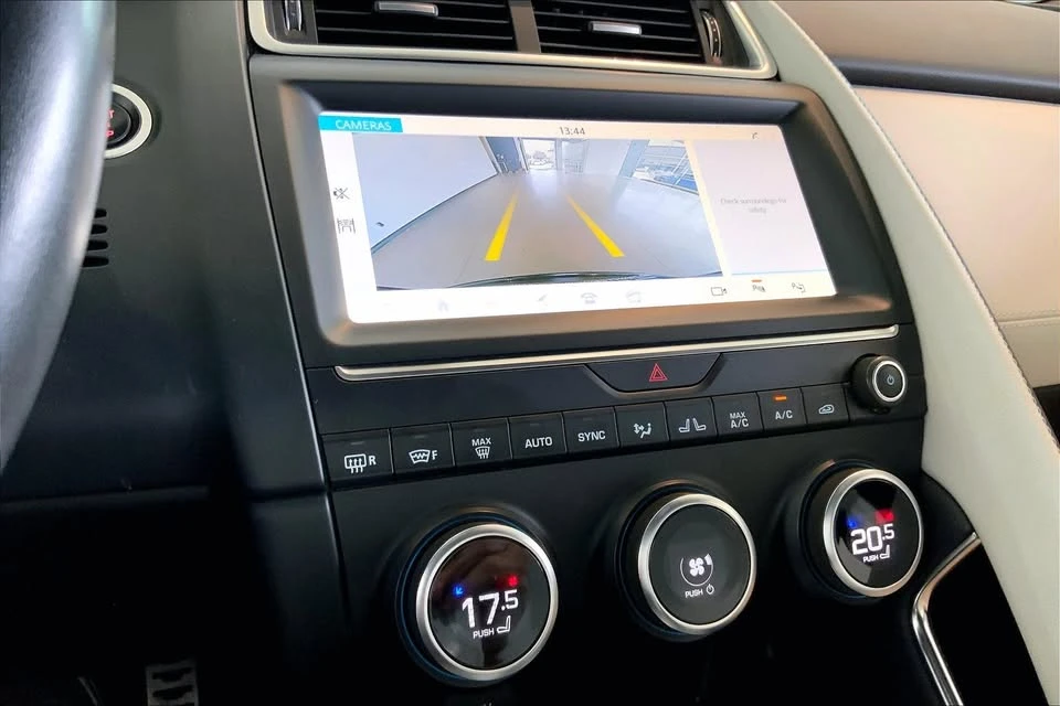 2019 Jaguar E-Pace - Image 11 of 20