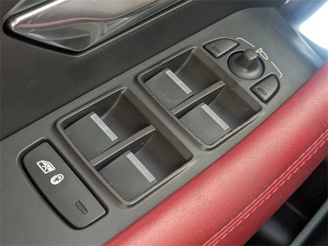 2019 Jaguar E-Pace - Image 19 of 19