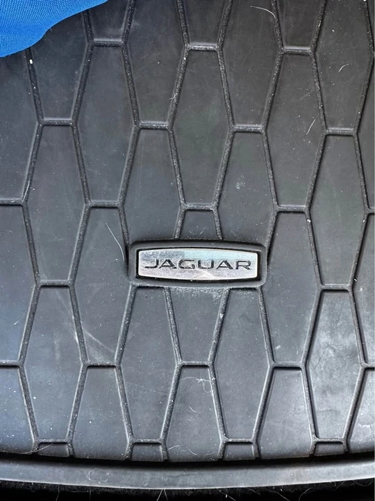 2019 Jaguar E-Pace - Image 17 of 18