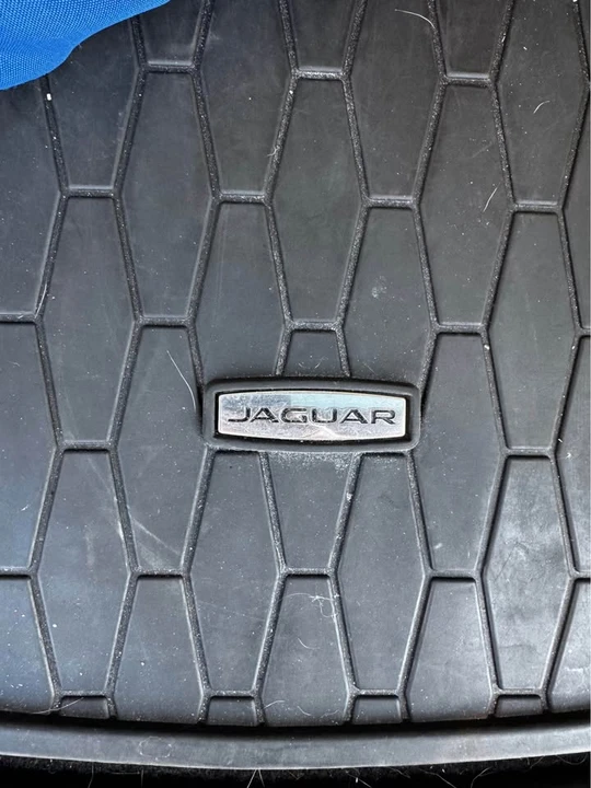 2019 Jaguar E-Pace - Image 15 of 16