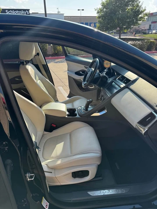 2019 Jaguar E-Pace - Image 11 of 16