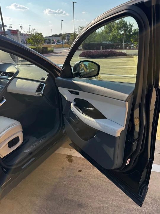 2019 Jaguar E-Pace - Image 9 of 18