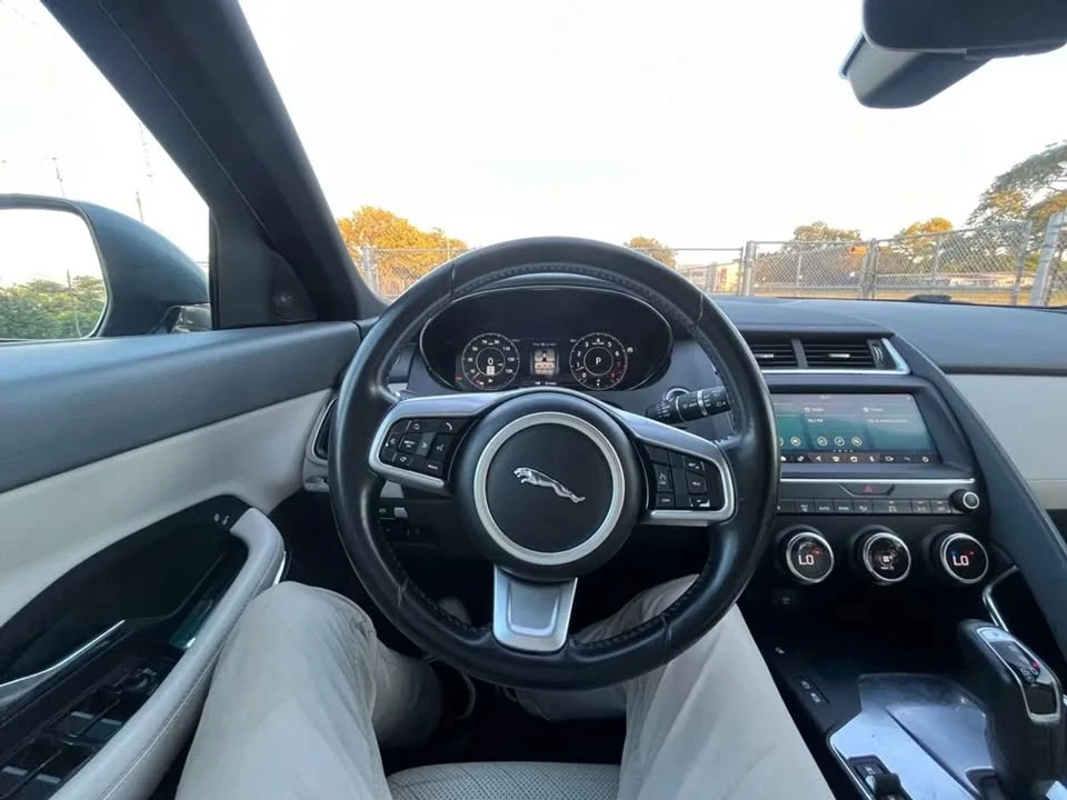 2019 Jaguar E-Pace - Image 9 of 10