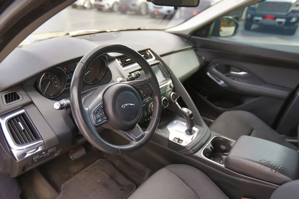 2019 Jaguar E-Pace - Image 5 of 19