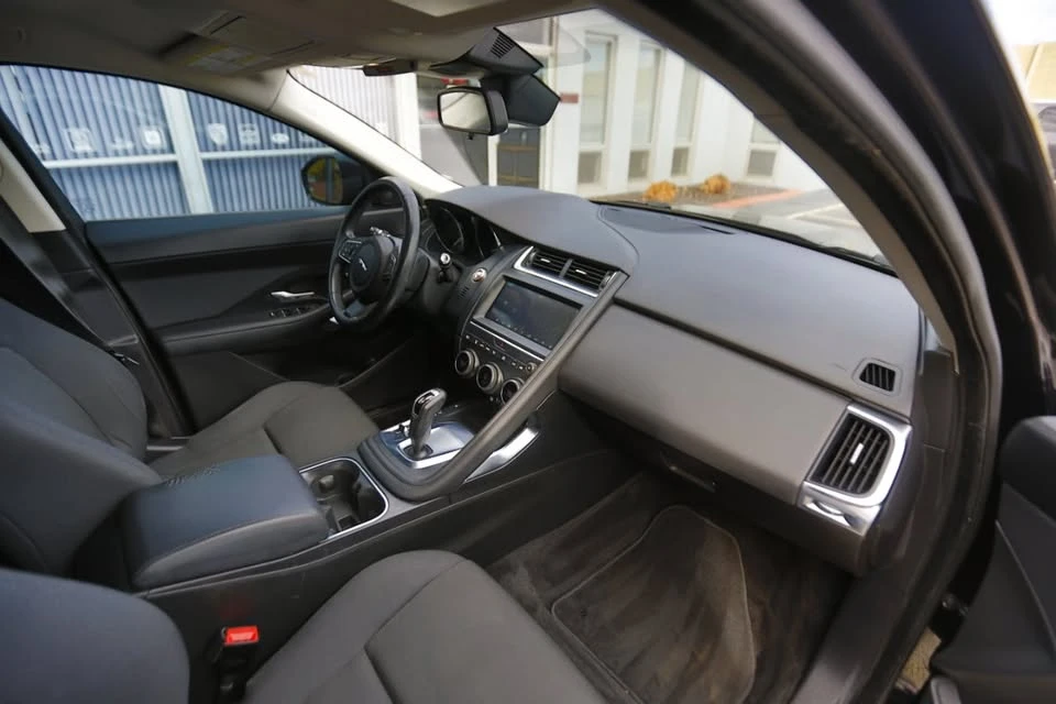 2019 Jaguar E-Pace - Image 13 of 19