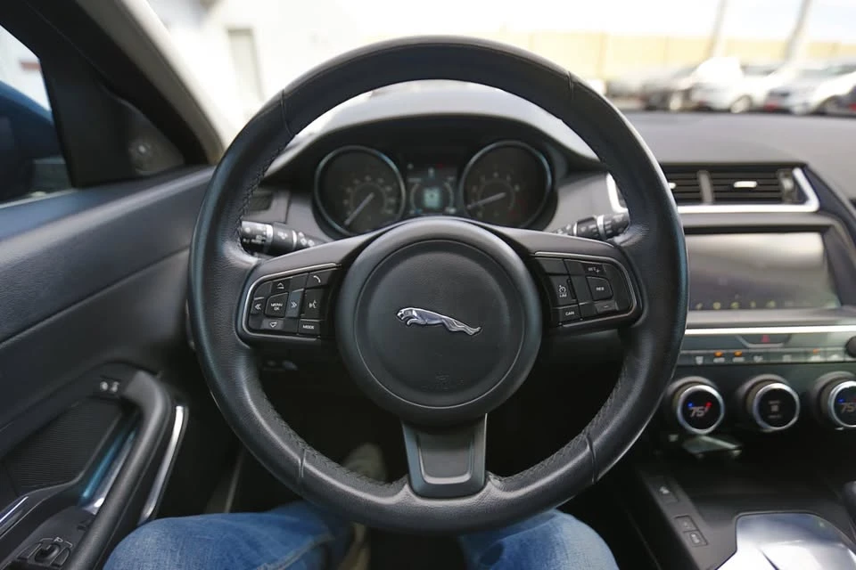 2019 Jaguar E-Pace - Image 4 of 19
