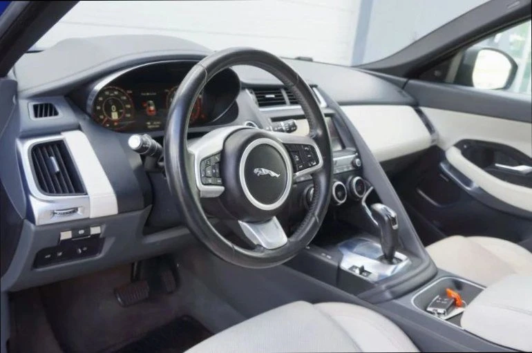 2019 Jaguar E-Pace - Image 10 of 19
