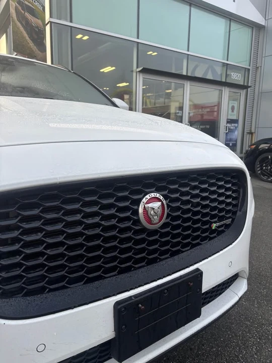 2019 Jaguar E-Pace - Image 5 of 8