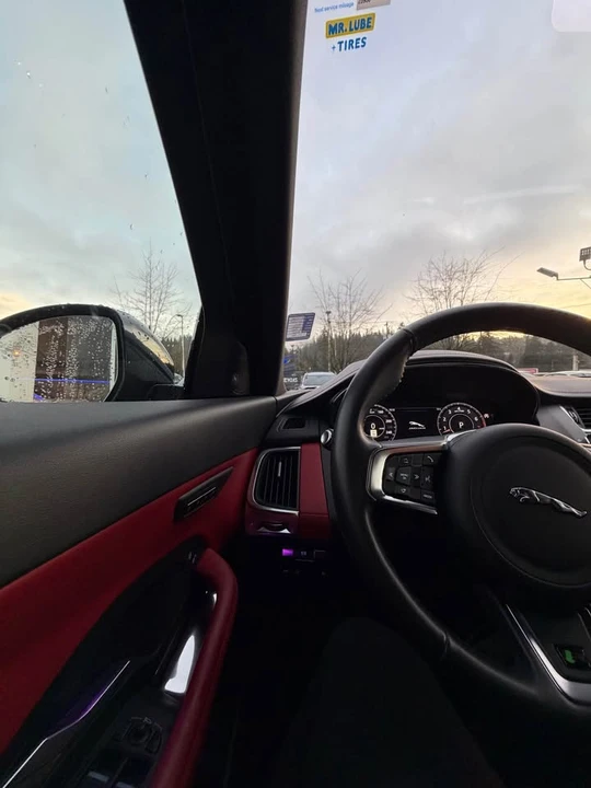2019 Jaguar E-Pace - Image 8 of 11