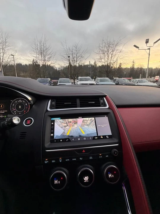 2019 Jaguar E-Pace - Image 9 of 11