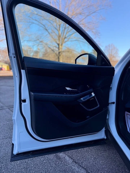 2019 Jaguar E-Pace - Image 10 of 20
