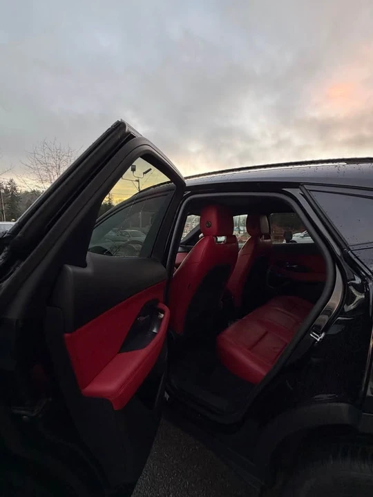 2019 Jaguar E-Pace - Image 5 of 11