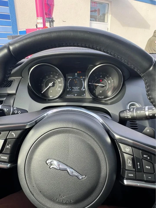 2019 Jaguar E-Pace - Image 8 of 14