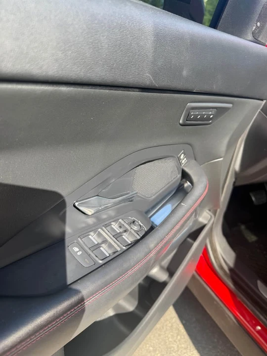 2019 Jaguar E-Pace - Image 15 of 20