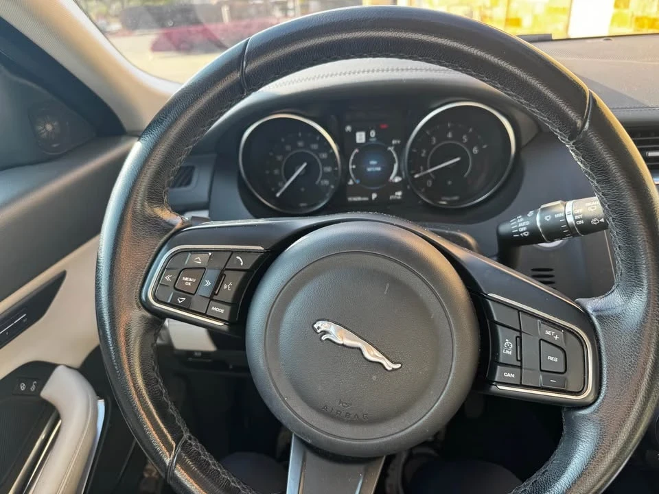 2019 Jaguar E-Pace - Image 12 of 18