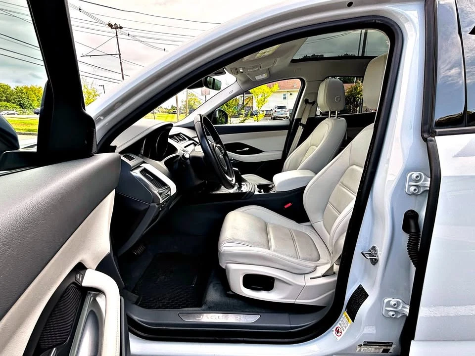 2019 Jaguar E-Pace - Image 9 of 17