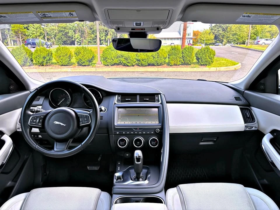 2019 Jaguar E-Pace - Image 10 of 17