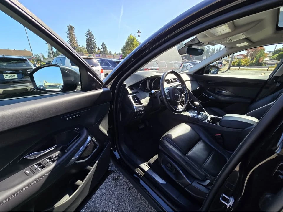 2019 Jaguar E-Pace - Image 15 of 16